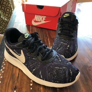 Nike Tanjun Sneakers w/ Northern Lights Print!